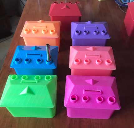 Plastik Renkli Ev Kumbara