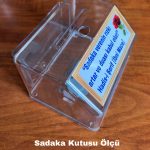 Şeffaf kilitli Broşürlüklü Bağlamalı Sadaka Kutusu
